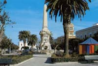 Piazza Tellini con Monumento ai Caduti fonte: 'Gallipoli, Perla dello Jonio' - Ed. Italcards